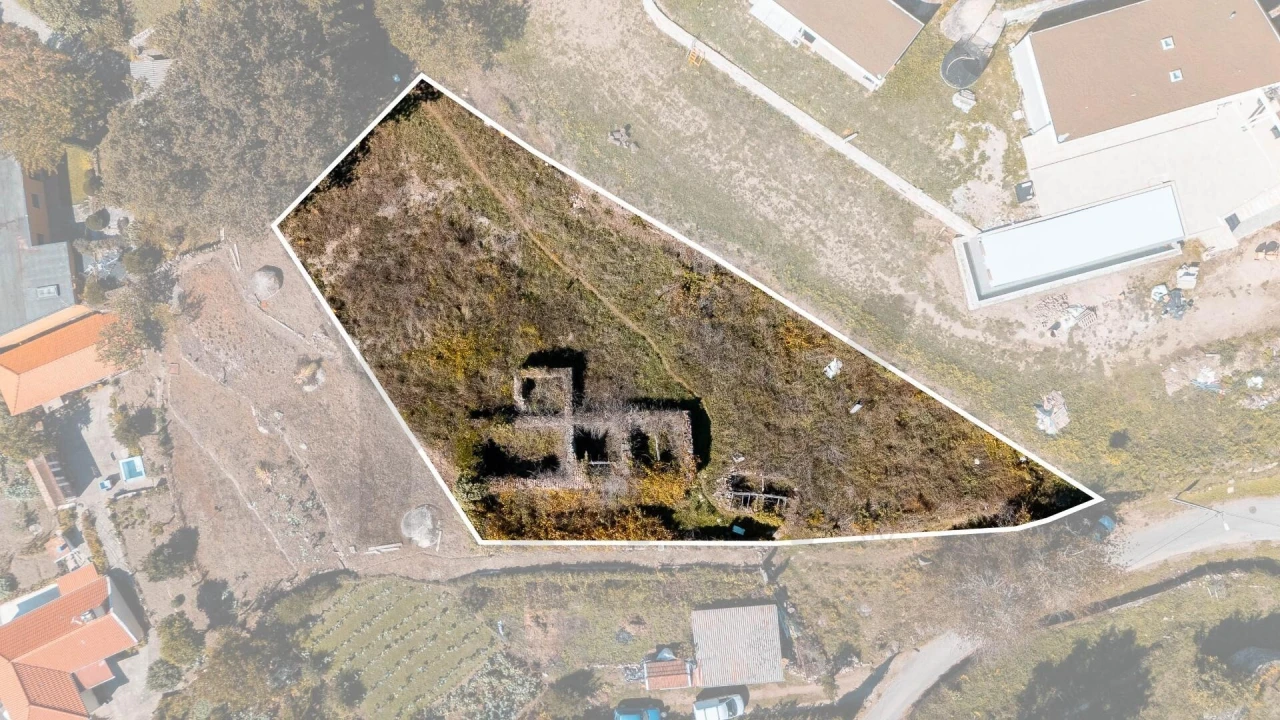 Moradia T2 para Venda em Formariz e Ferreira Foto 1