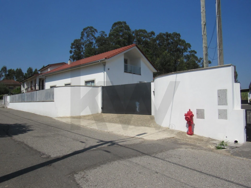 Moradia T3 para Venda em O. Azeméis, Riba-Ul, Ul, Macinhata Seixa, Madail Foto 3