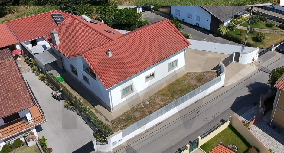 Moradia T3 para Venda em O. Azeméis, Riba-Ul, Ul, Macinhata Seixa, Madail Foto 1