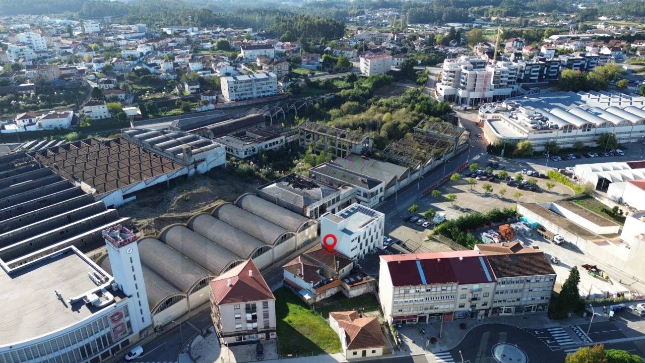 Prédio para Venda em São João da Madeira Foto 31