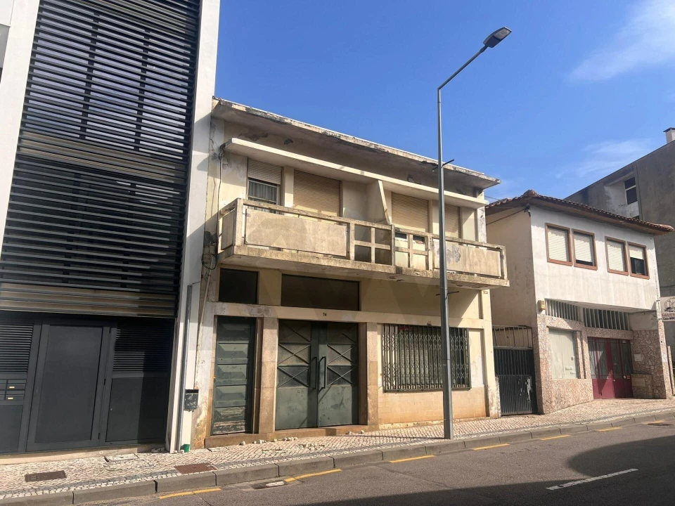 Prédio para Venda em São João da Madeira Foto 1