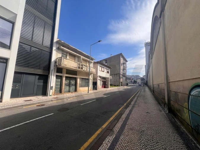 Prédio para Venda em São João da Madeira Foto 2