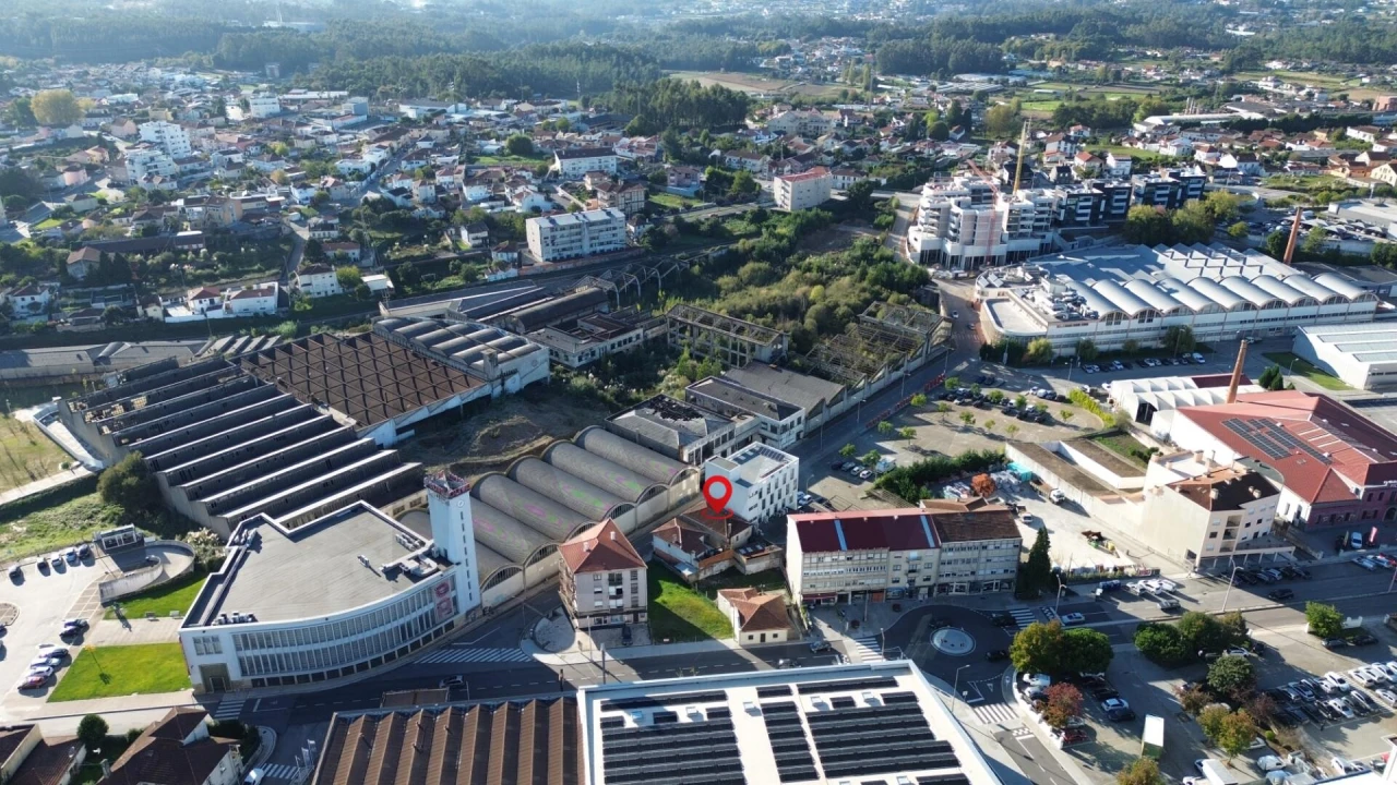 Prédio para Venda em São João da Madeira Foto 32