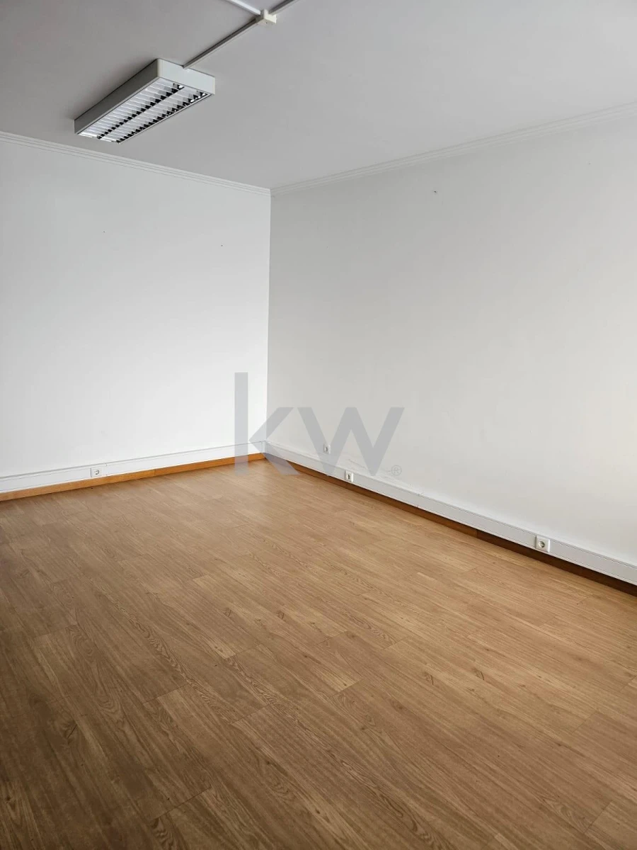 Escritório para Venda em Rio de Mouro Foto 8