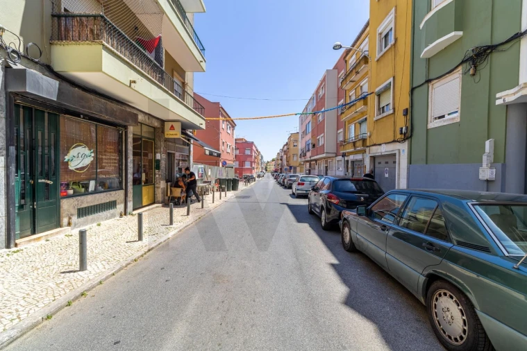 Apartamento T2 para Venda em Beato Foto 3