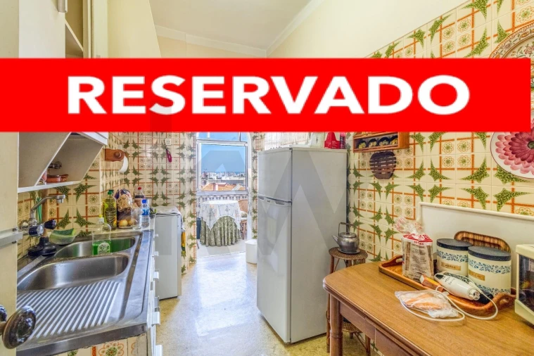 Apartamento T2 para Venda em Beato Foto 1
