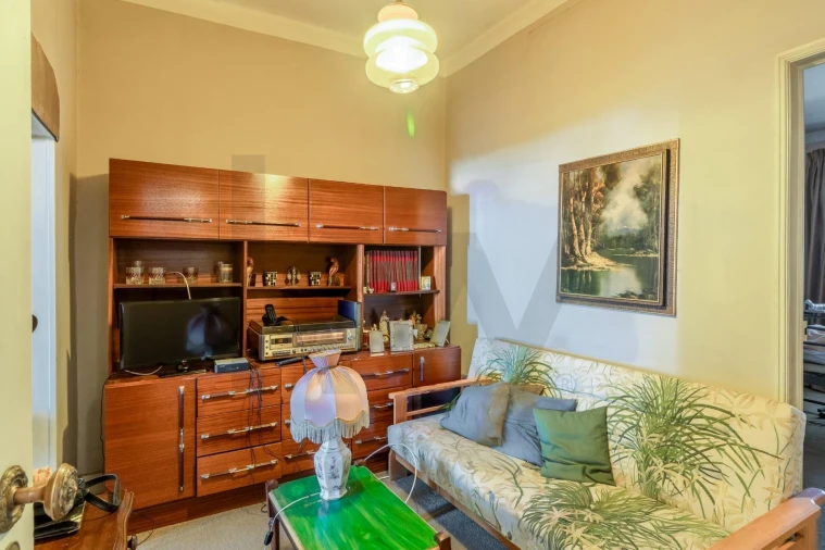 Apartamento T2 para Venda em Beato Foto 4