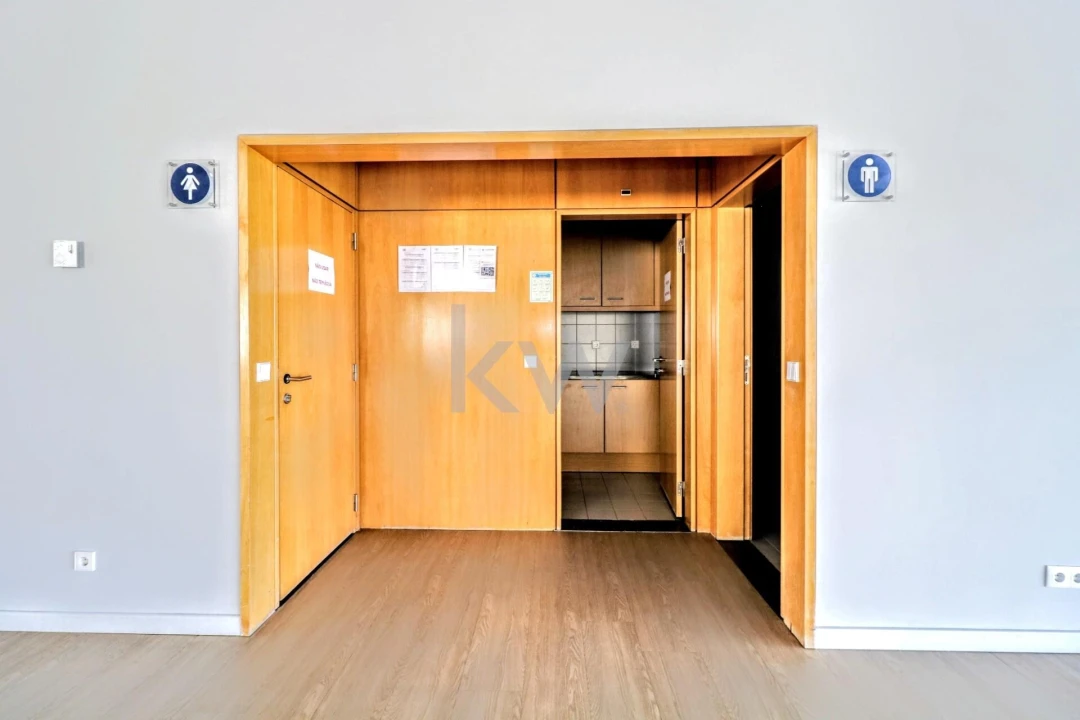 Escritório para Arrendamento em Porto Salvo Foto 9