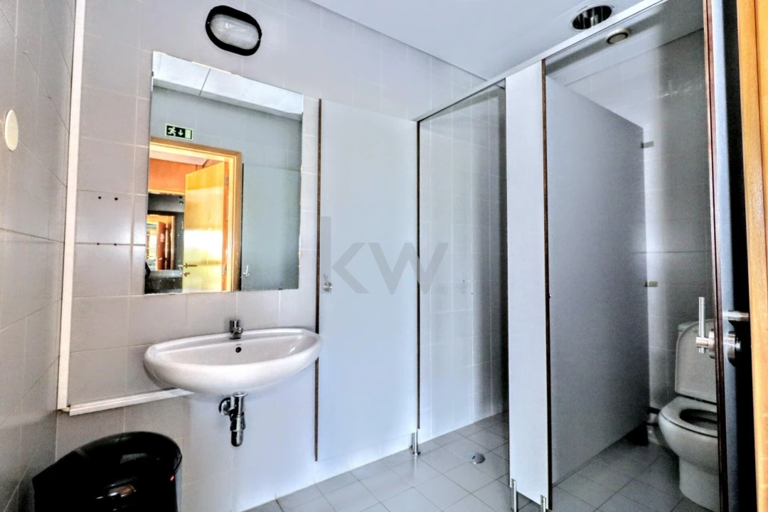 Escritório para Arrendamento em Porto Salvo Foto 10