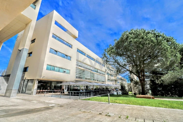 Escritório para Arrendamento em Porto Salvo Foto 11