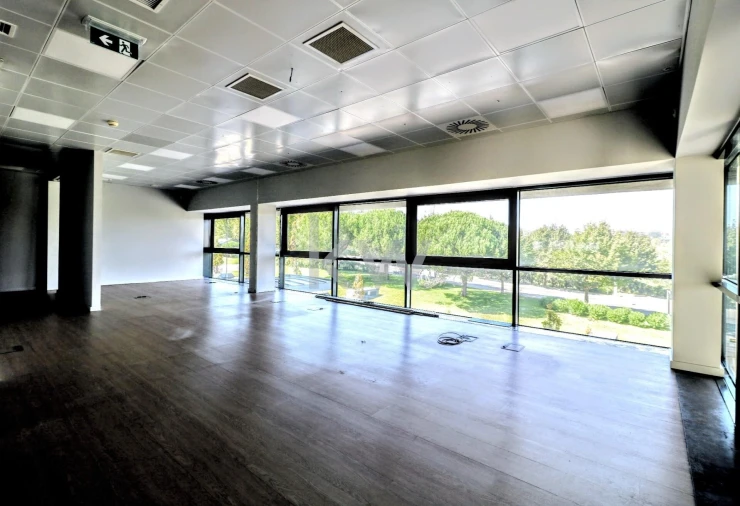 Escritório para Arrendamento em Porto Salvo Foto 2