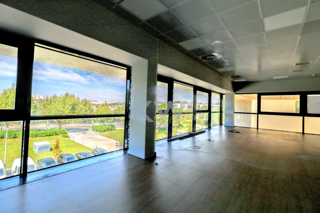 Escritório para Arrendamento em Porto Salvo Foto 4