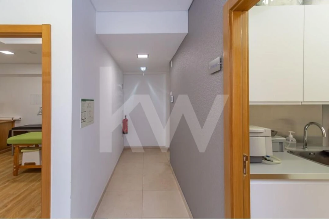 Loja para Venda em Oeiras e São Julião da Barra, Paço de Arcos e Caxias Foto 4