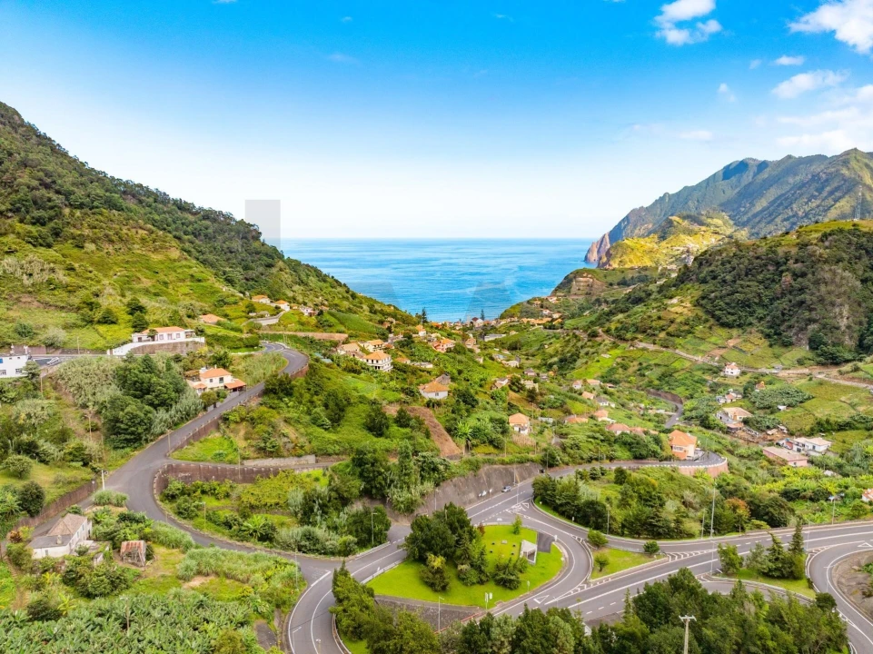 Moradia T3 para Venda em Porto da Cruz Foto 1