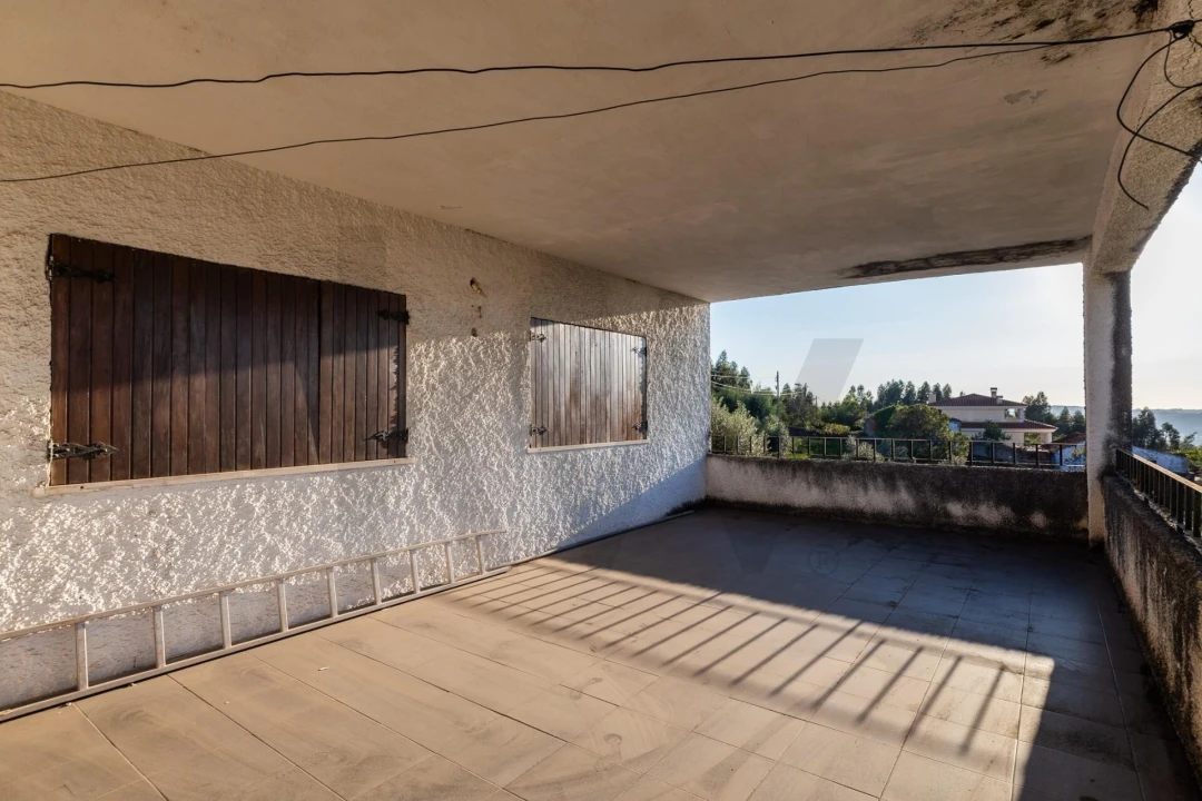 Moradia T4 para Venda em Santo Antonio dos Olivais Foto 46