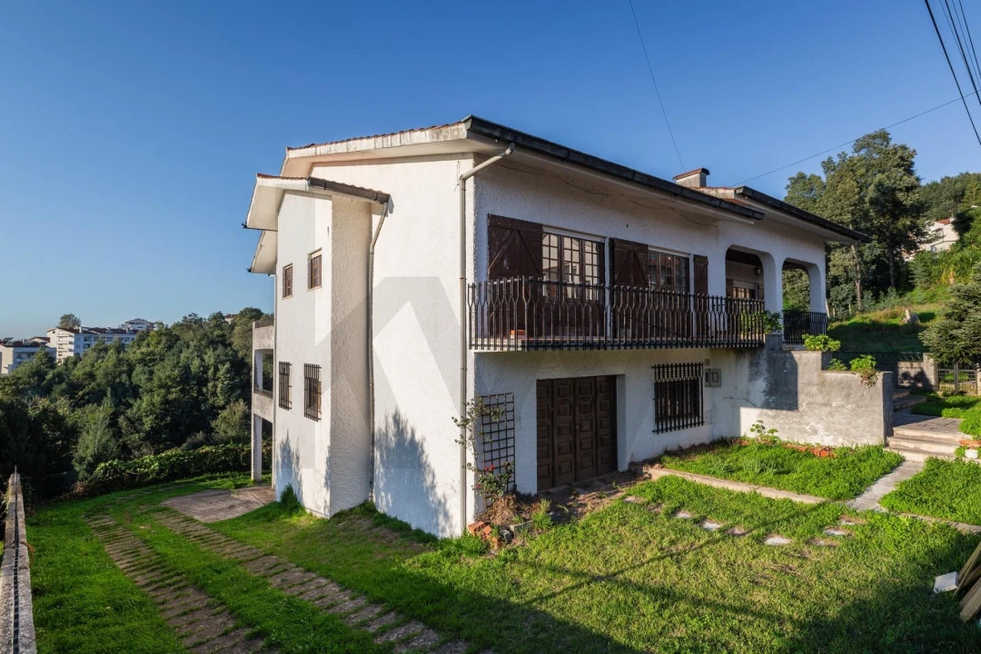 Moradia T4 para Venda em Santo Antonio dos Olivais Foto 53