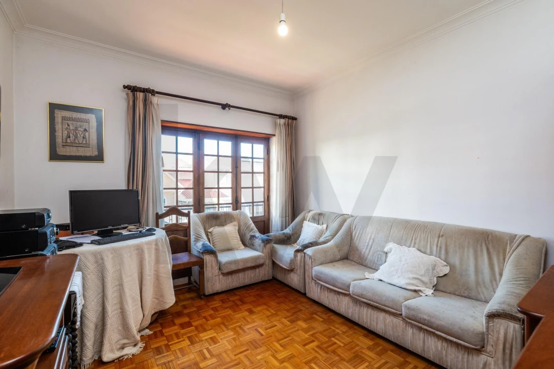 Moradia T4 para Venda em Santo Antonio dos Olivais Foto 11