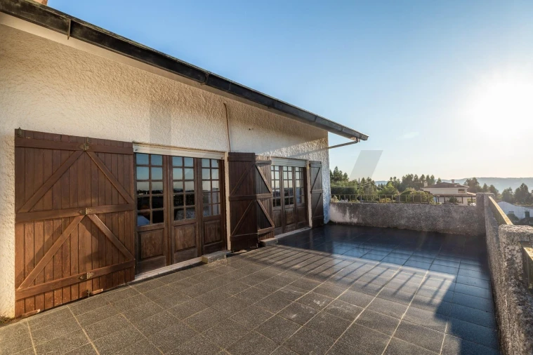 Moradia T4 para Venda em Santo Antonio dos Olivais Foto 37