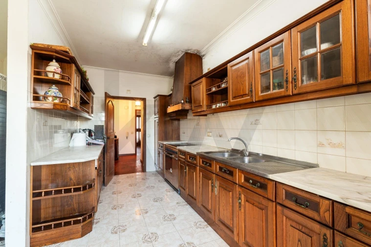 Moradia T4 para Venda em Santo Antonio dos Olivais Foto 25