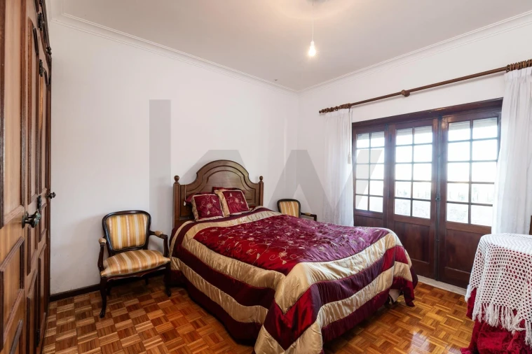 Moradia T4 para Venda em Santo Antonio dos Olivais Foto 18