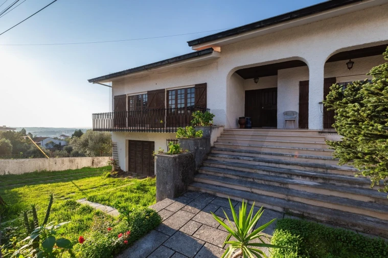 Moradia T4 para Venda em Santo Antonio dos Olivais Foto 55