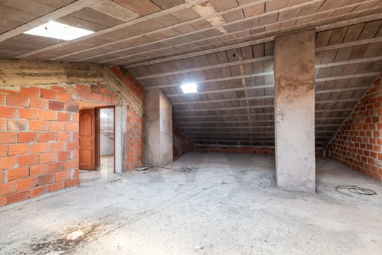 Moradia T4 para Venda em Santo Antonio dos Olivais Foto 33