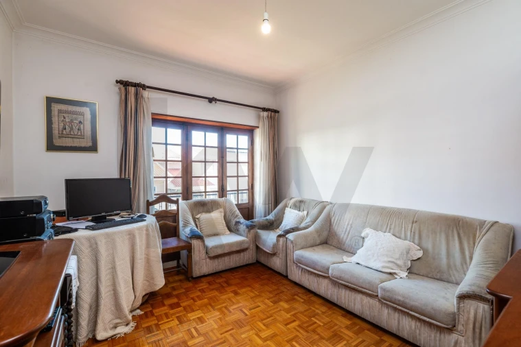 Moradia T4 para Venda em Santo Antonio dos Olivais Foto 11