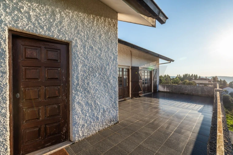 Moradia T4 para Venda em Santo Antonio dos Olivais Foto 36