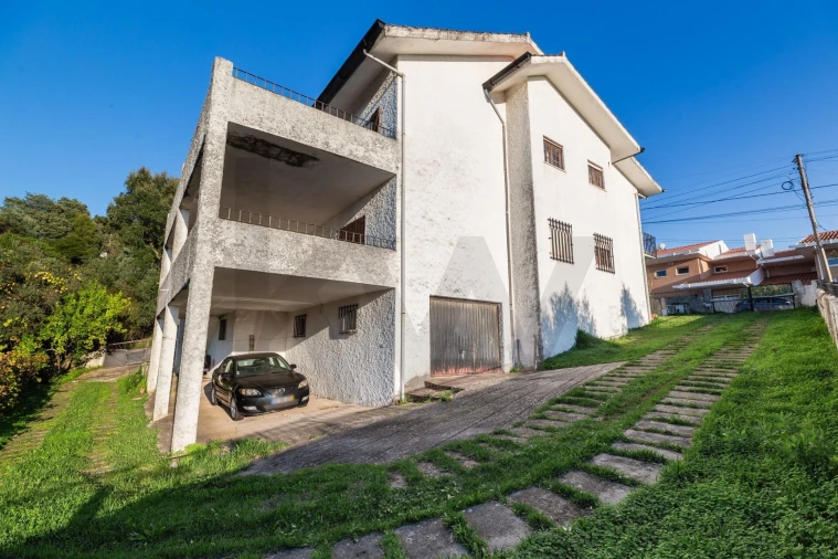 Moradia T4 para Venda em Santo Antonio dos Olivais Foto 50