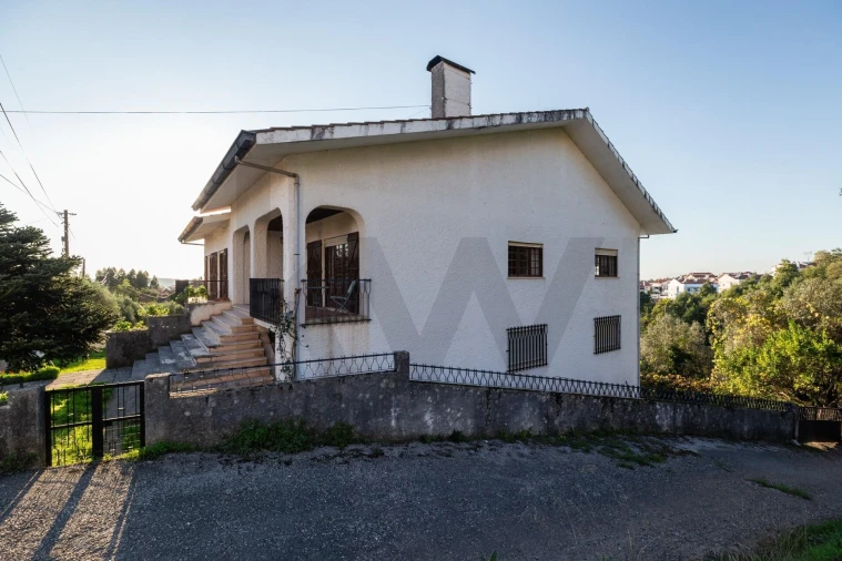 Moradia T4 para Venda em Santo Antonio dos Olivais Foto 58