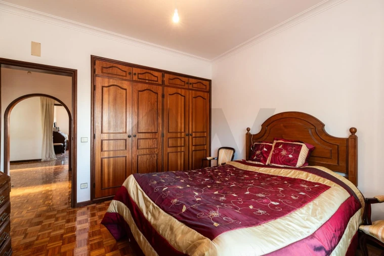 Moradia T4 para Venda em Santo Antonio dos Olivais Foto 19