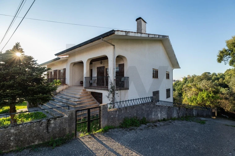 Moradia T4 para Venda em Santo Antonio dos Olivais Foto 56