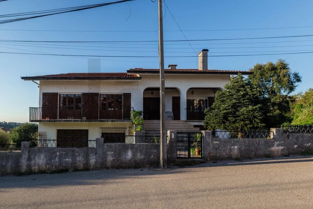 Moradia T4 para Venda em Santo Antonio dos Olivais Foto 2