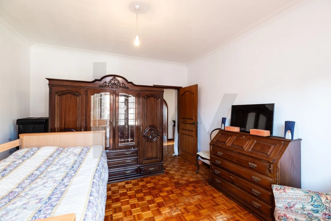 Moradia T4 para Venda em Santo Antonio dos Olivais Foto 14