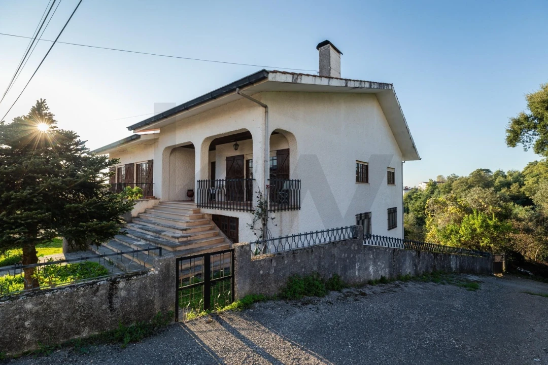 Moradia T4 para Venda em Santo Antonio dos Olivais Foto 56