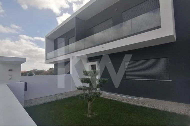 Moradia T4 para Venda em São João Baptista Foto 5