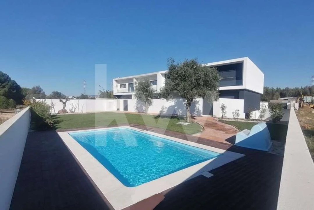 Moradia T4 para Venda em São João Baptista Foto 1