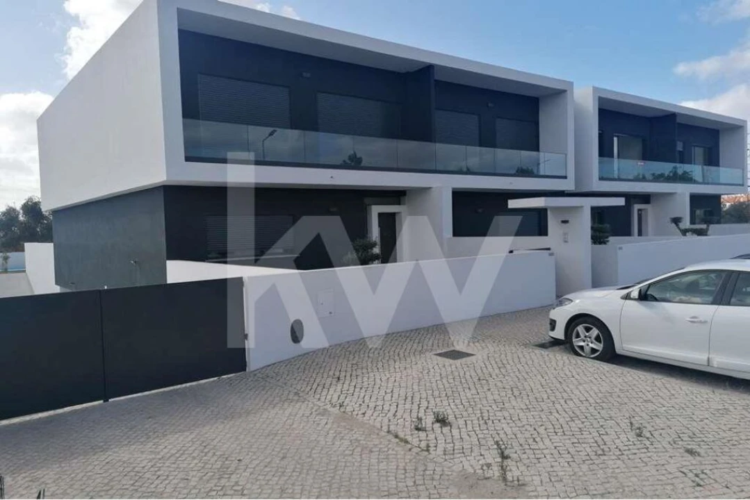 Moradia T4 para Venda em São João Baptista Foto 4