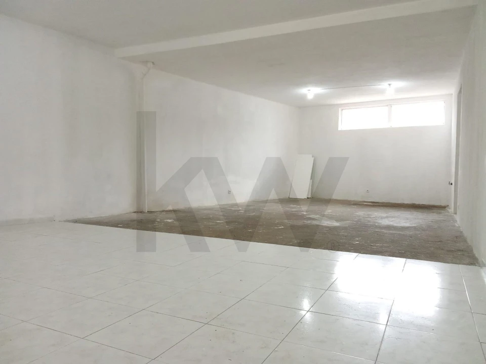 Loja para Venda em São João da Madeira Foto 1