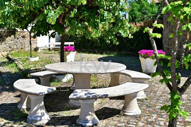 Moradia T5 para Venda em São Miguel de Acha Foto 46