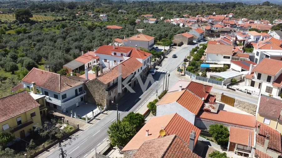 Moradia T5 para Venda em São Miguel de Acha Foto 2