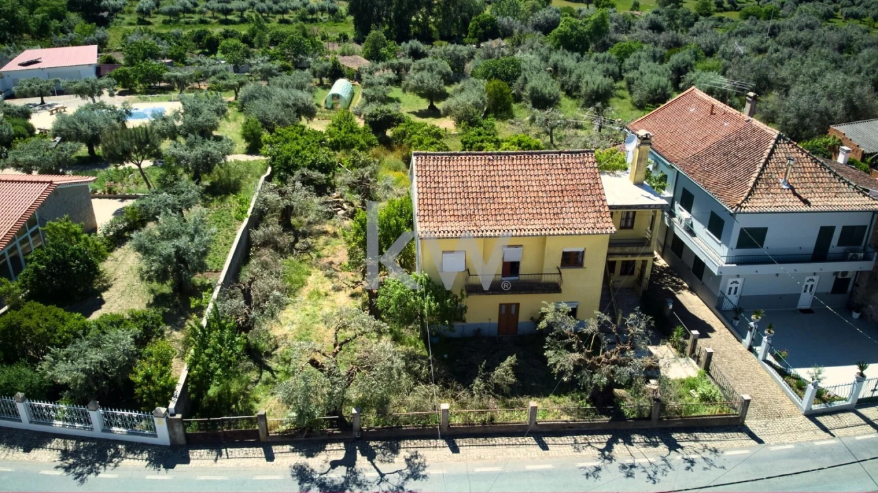 Moradia T5 para Venda em São Miguel de Acha Foto 1