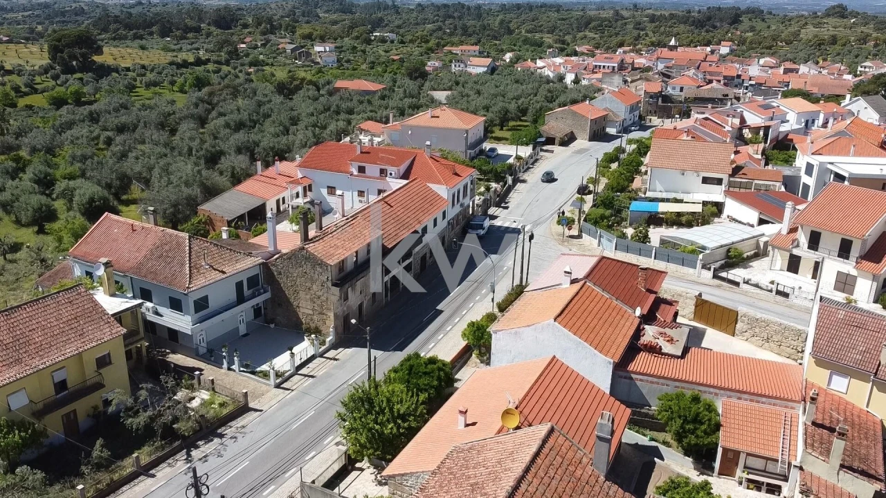 Moradia T5 para Venda em São Miguel de Acha Foto 2