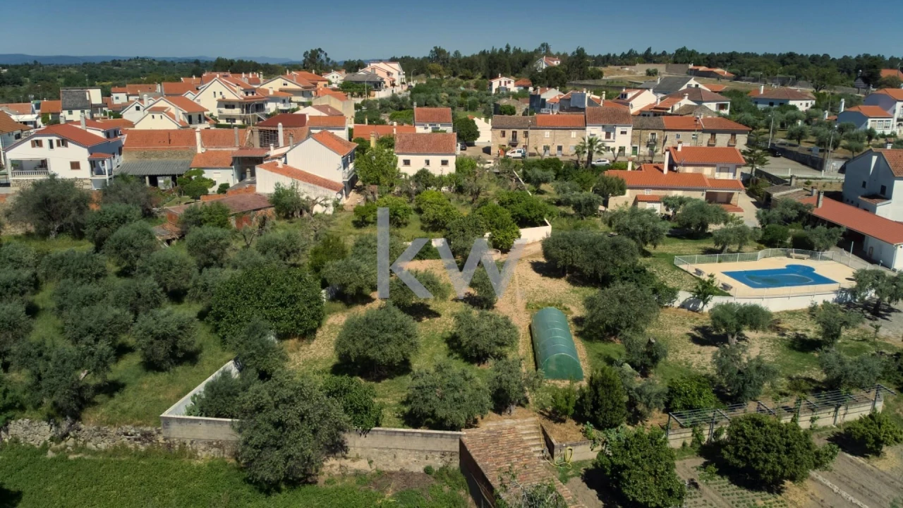 Moradia T5 para Venda em São Miguel de Acha Foto 5