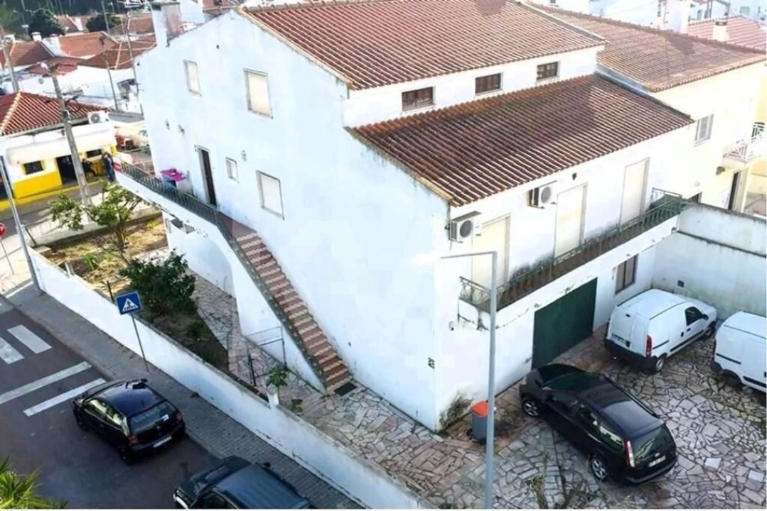 Moradia T5 para Venda em Santa Maria do Castelo e Santiago e Santa Susana Foto 2