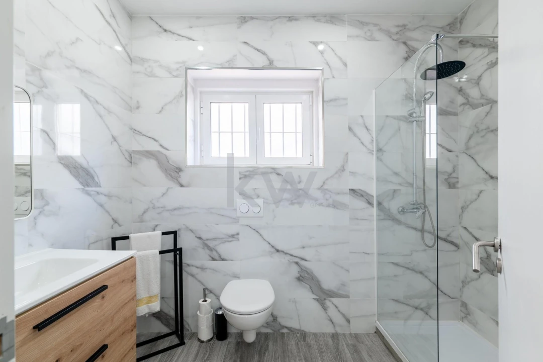 Prédio para Venda em Carregado e Cadafais Foto 12