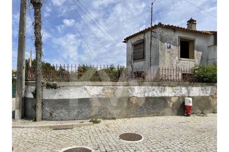 Moradia T6 para Venda em Figueira de Castelo Rodrigo Foto 1