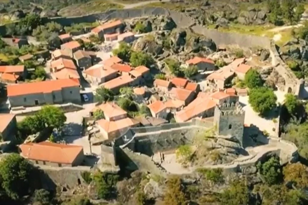 Moradia T6 para Venda em Figueira de Castelo Rodrigo Foto 11