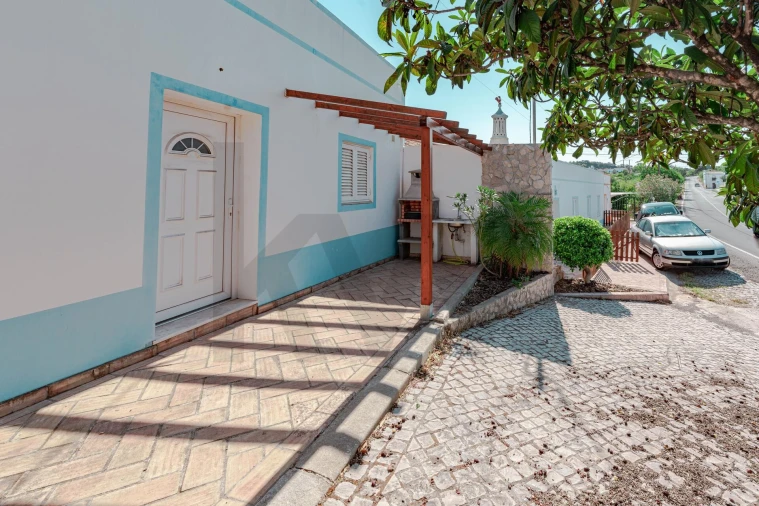 Moradia T3 para Venda em Santa Catarina da Fonte do Bispo Foto 3