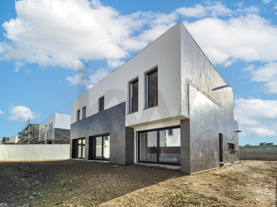 Moradia T4 para Venda em São Domingos de Rana Foto 3